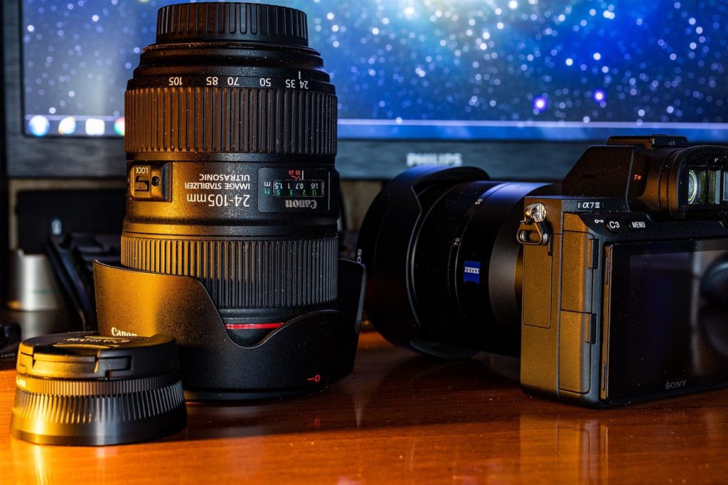 DSLR vs. mirrorless cameras -understanding the differences. Photo of two cameras.