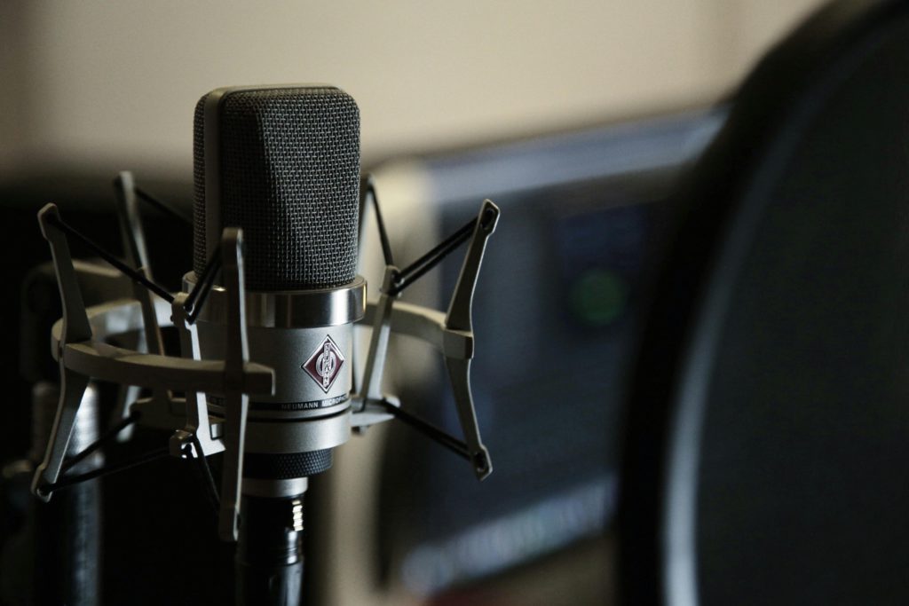 Budget microphones for content creators and podcasters. Photo of a microphone.