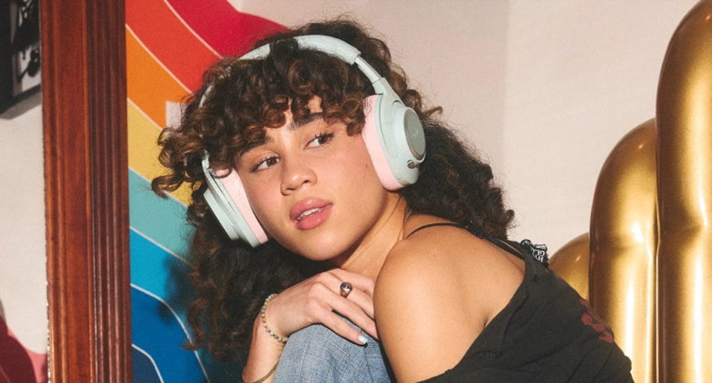 Fender introduce new speakers and modular lossless headphones. Photo of a girl wearing the new Fender headphones.